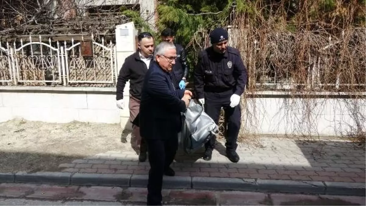98 Yaşındaki Emekli Doktor, Sobadan Zehirlenip Öldü