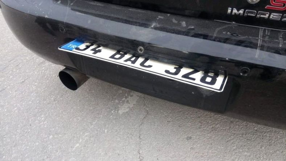 Adana\'da Aracına \'Oynar Plaka\' Taktıran Sürücüye Para Cezası