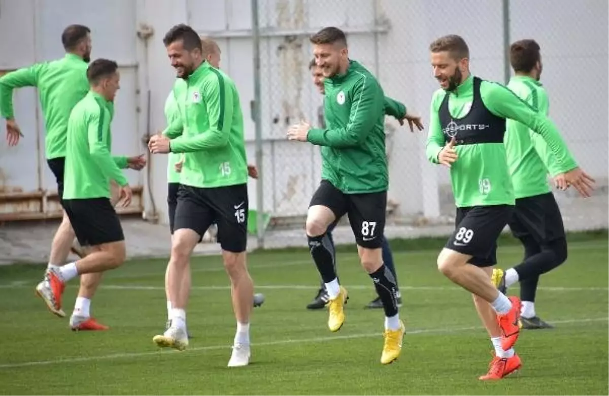 Atiker Konyaspor 4 Eksikle Çalıştı