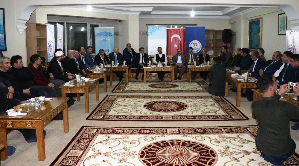 Bakan Kasapoğlu: "Yol Yapacakları Yerde Çukur Kazdılar"