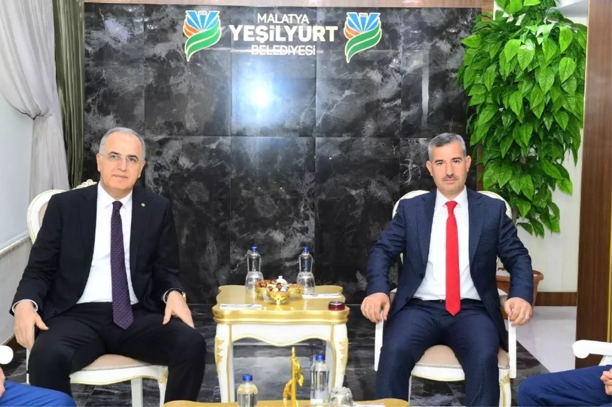 Başkan Çınar, Voleybol Federasyonu Başkanı Üstündağ\'ı Ağırladı