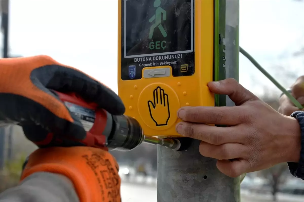 Başkente Yeni Trafik Levhaları