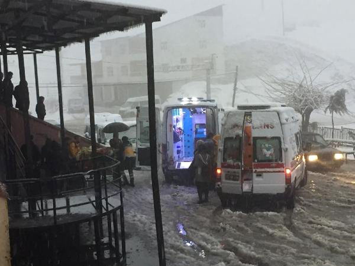 Beytüşşebap\'ta Minibüsler Çarpıştı: 2\'si Ağır, 7 Öğretmen Yaralı