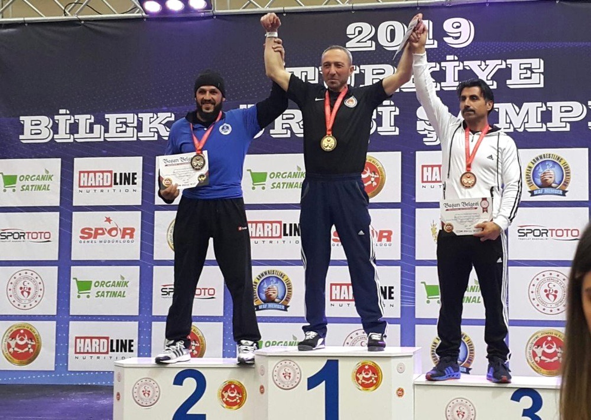 Bilek Güreşi Şampiyonası\'ndan Kağıtspor Ödülle Döndü