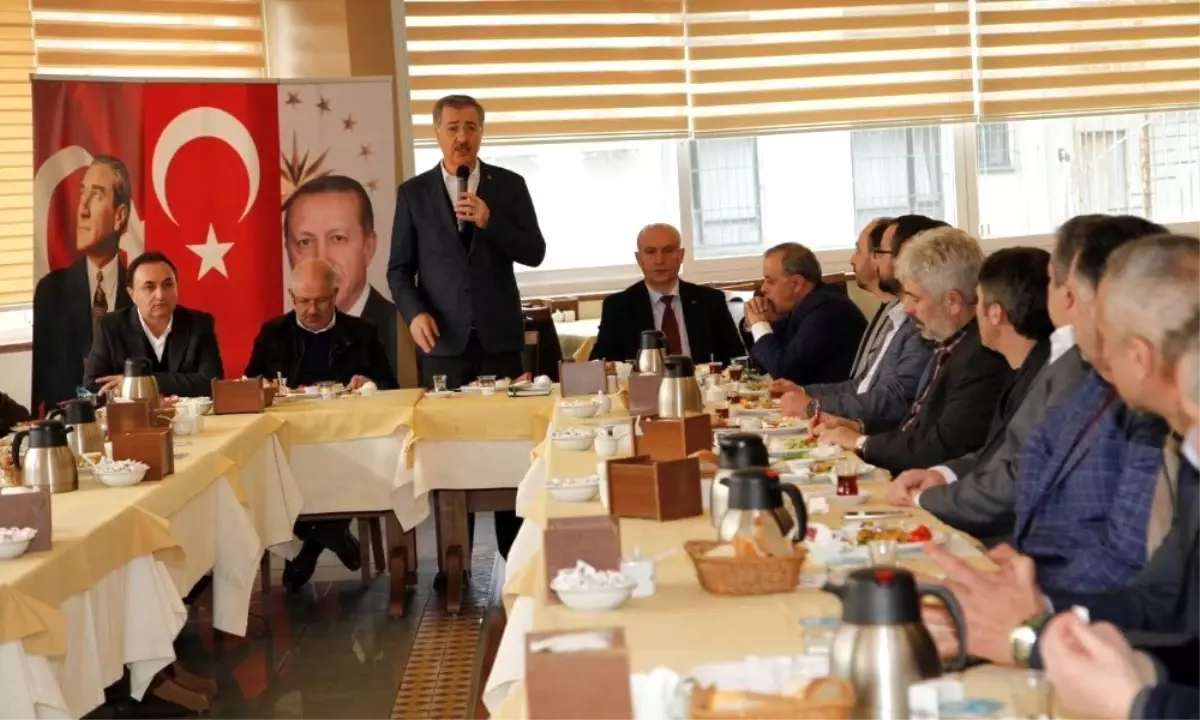 Ebubekir Taşyürek: "Biz Hizmet Etmek İçin Gün Sayıyoruz"