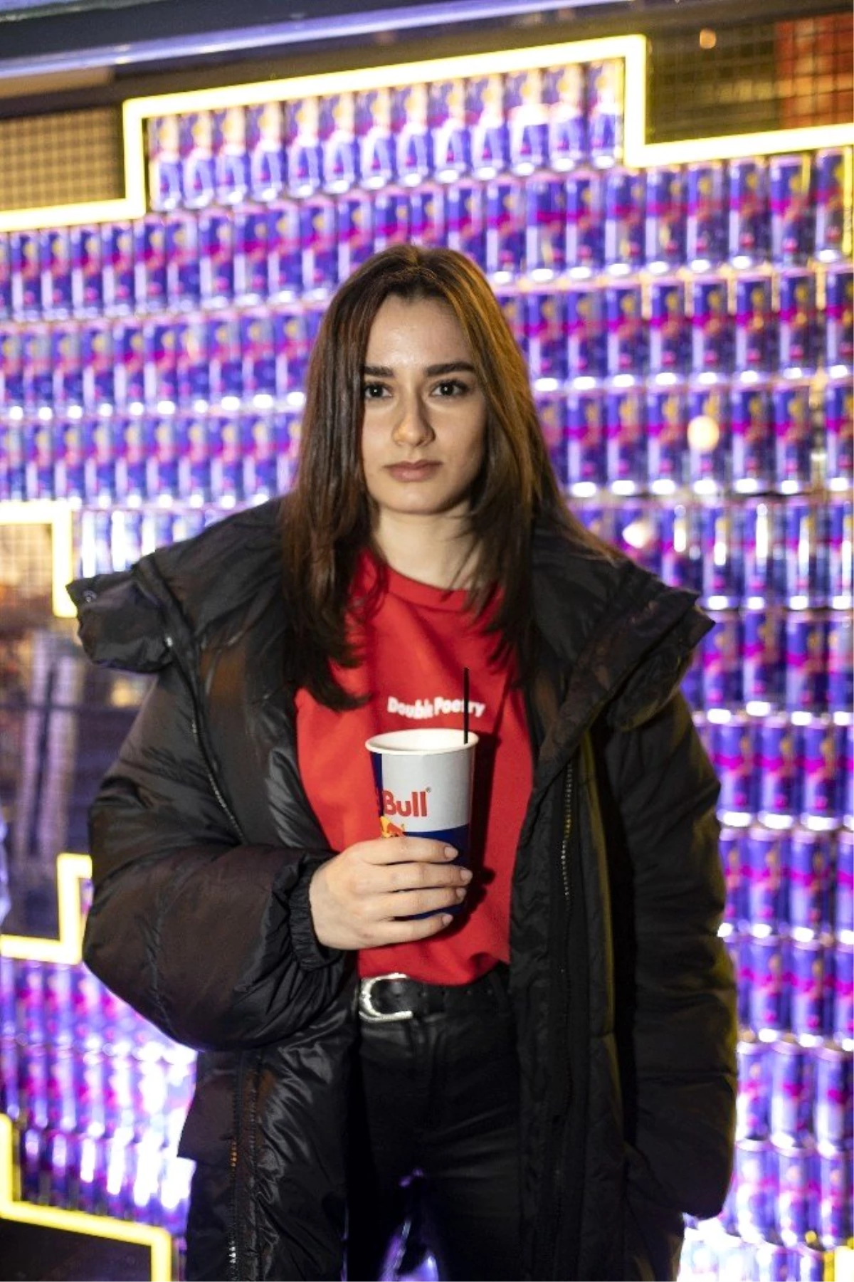 Ece Yaşar ve İlayda Akdoğan Red Bull Retro Oyun Gecesi\'ndeydi