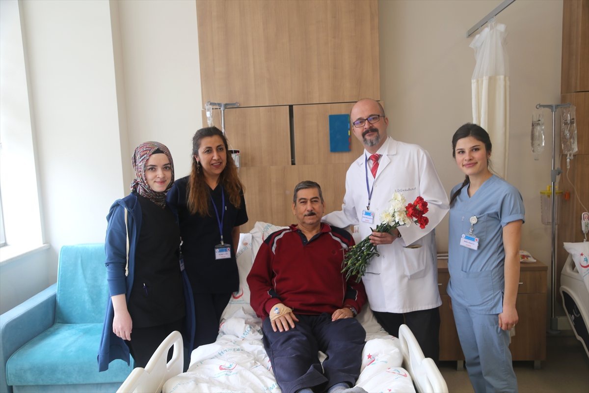 Hastalardan Sağlık Çalışanlarına "Tıp Bayramı" Sürprizi