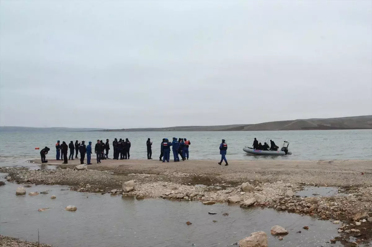 Kayıp Kişinin Cesedi Baraj Gölünde Aracın İçinde Bulundu