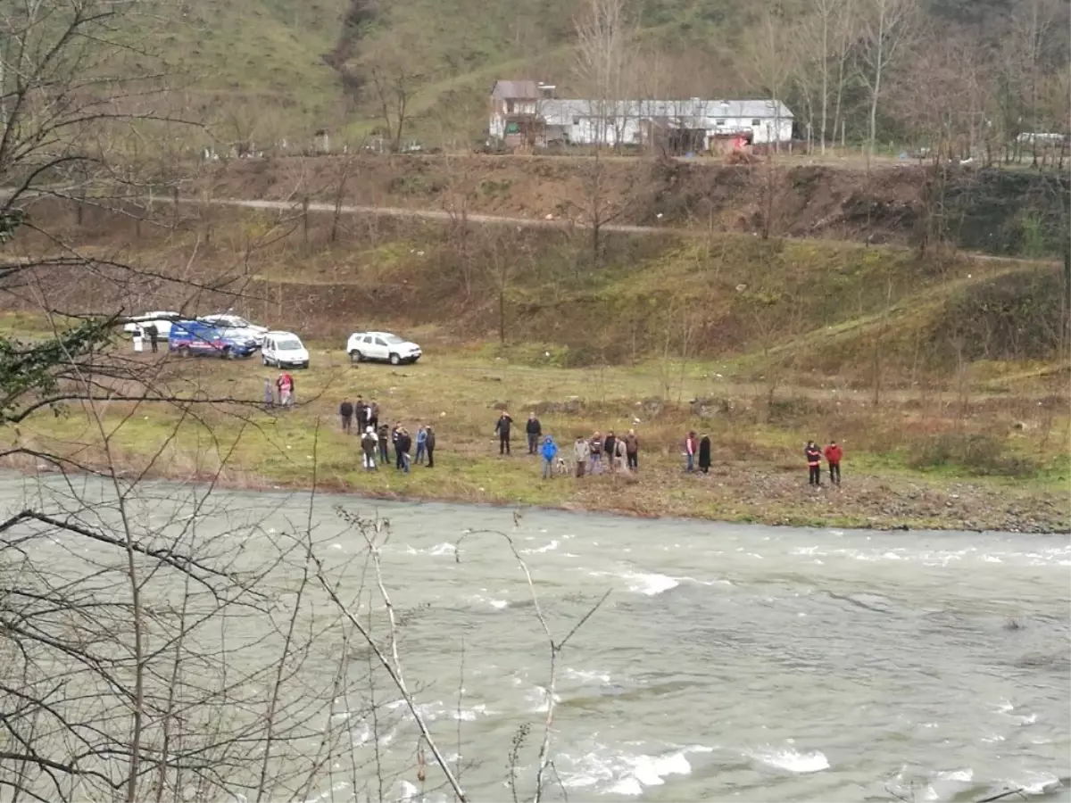 Ordu\'da Otomobil Irmağa Uçtu: 1 Ölü, 1 Kayıp