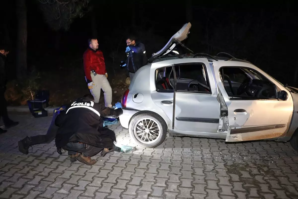 Otomobilde Çakmak Gazı Dolum Tüpü Patladı: 3 Yaralı