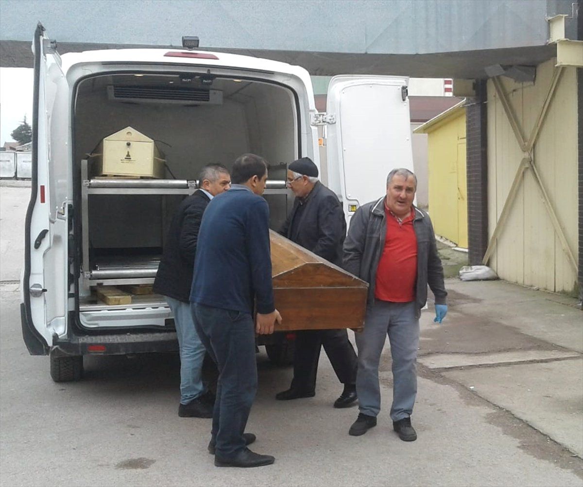 Park Halindeki Otomobilde Ölü Bulundu
