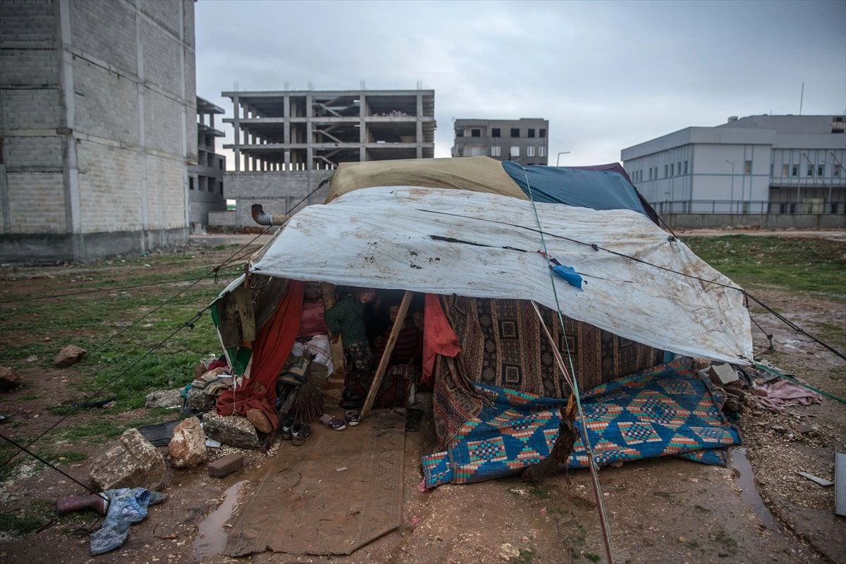 Suriyeli Ailenin Çadırda Yaşam Mücadelesi