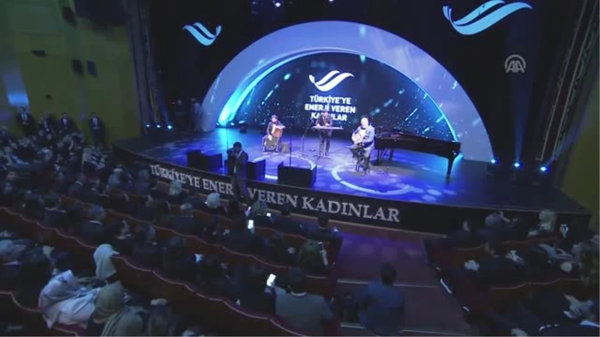 Türkiye\'ye Enerji Veren Kadınlar Ödül Töreni" - Fatih Erkoç Konseri