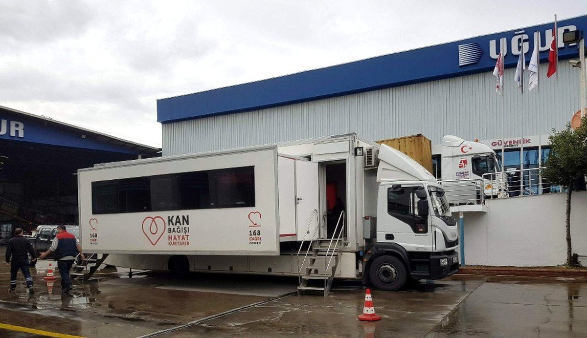 Uğur Çalışanlarından Kızlay\'a Kan Desteği