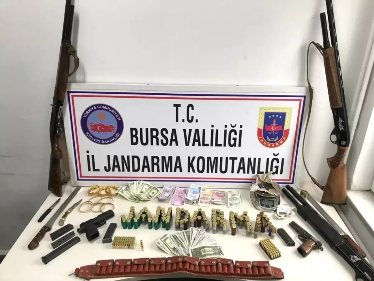 Uyuşturucu ve Silahla Yakalanan 2 Kişi Tutuklandı