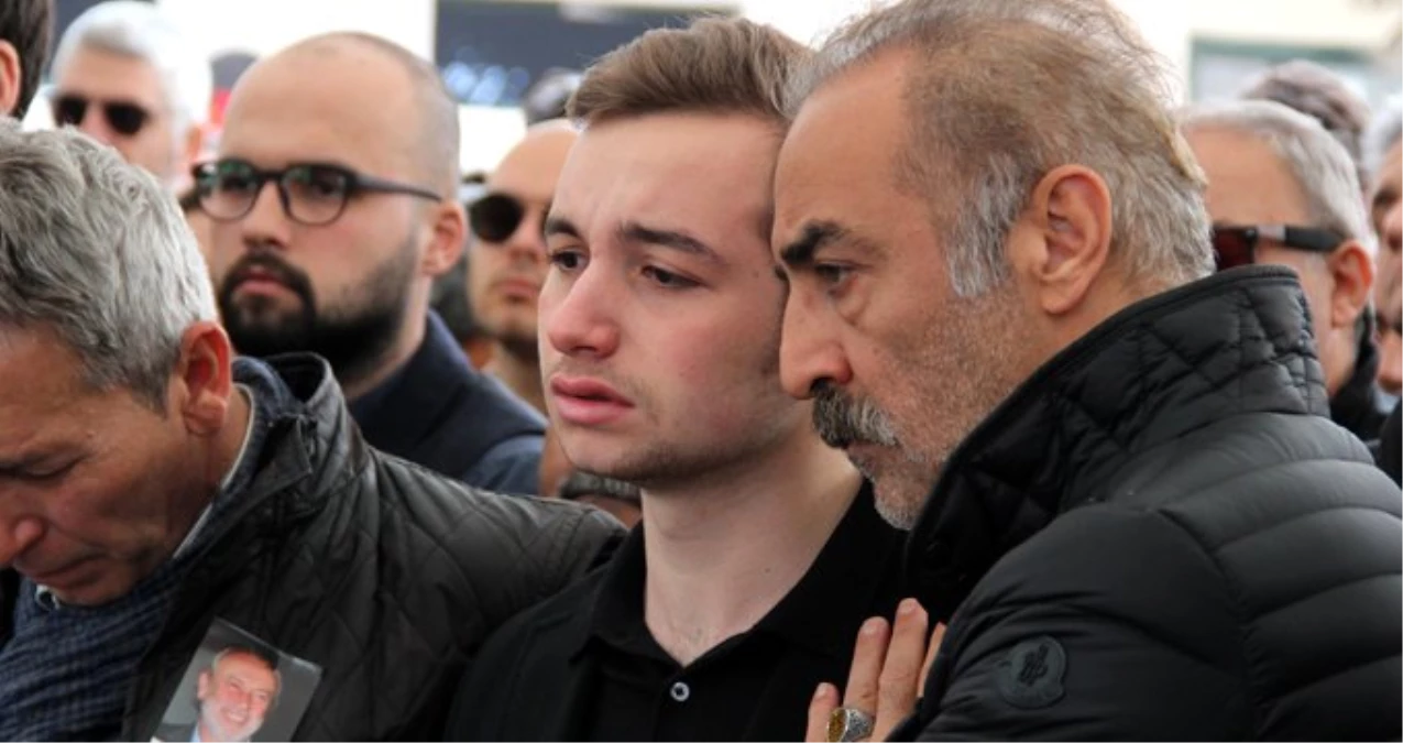 Yılmaz Erdoğan, Babasının Tabutu Başında Fenalaşan Ali\'yi Teselli Etti