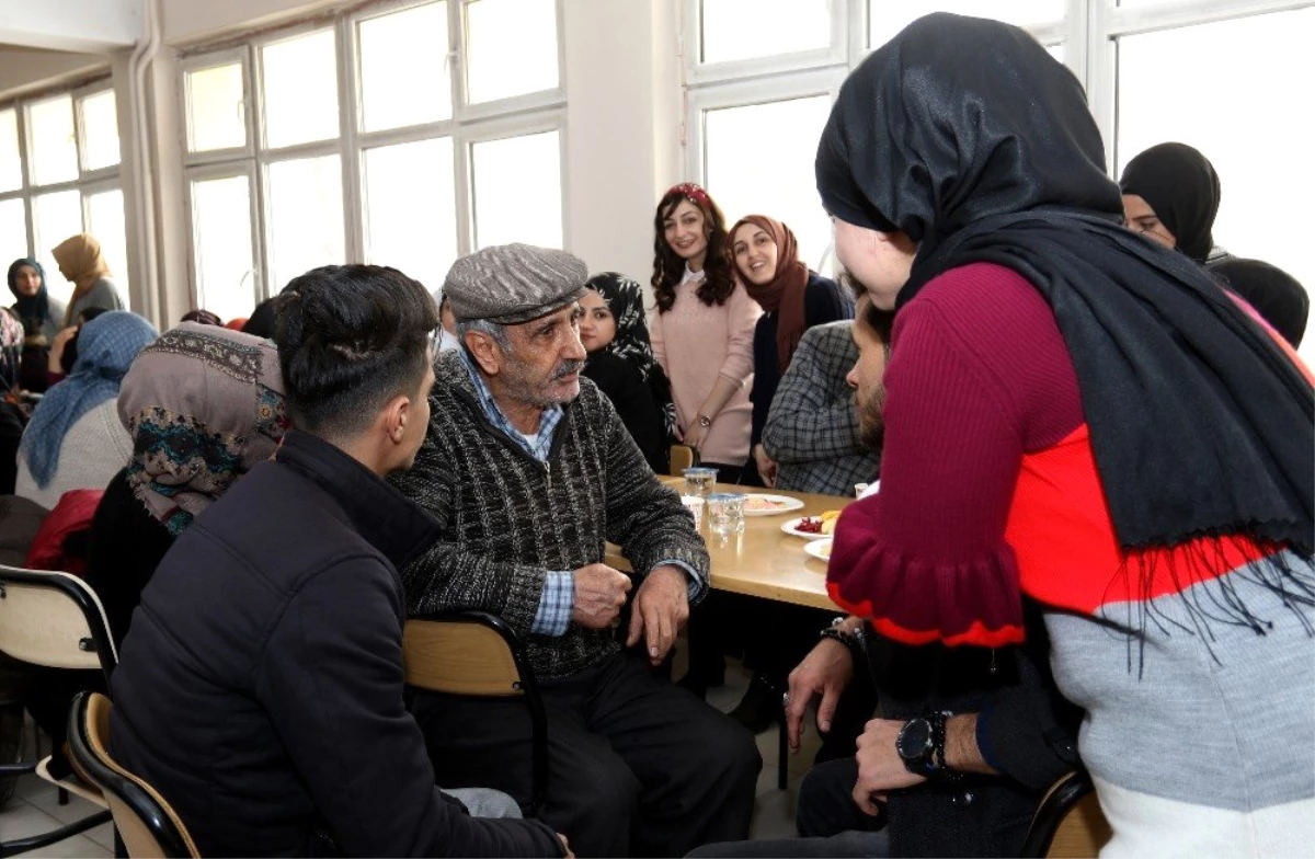 Ağrı İbrahim Çeçen Üniversitesinde Yaşlılar Haftası Etkinliği Düzenlendi