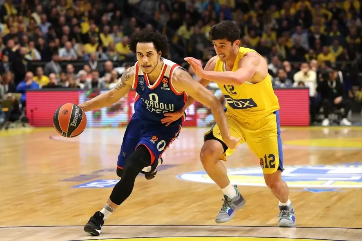 Anadolu Efes, Maccabi\'yi Devirdi