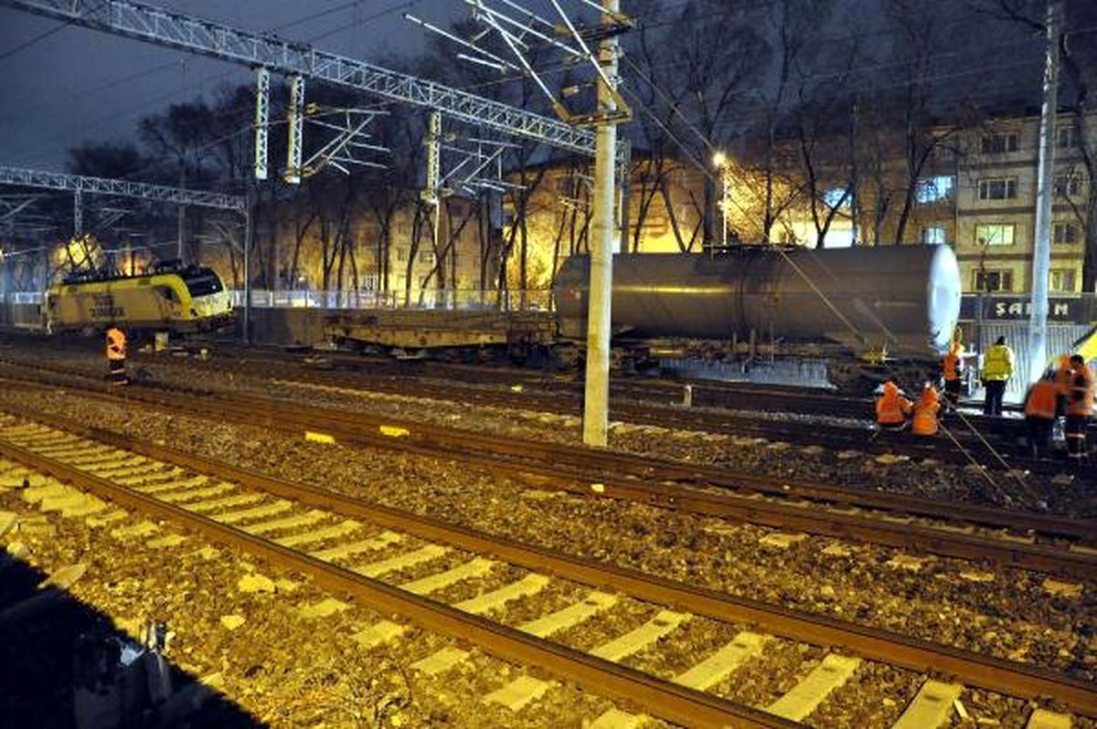 Ankara\'da Yakıt Yüklü Tren Raydan Çıktı (4)