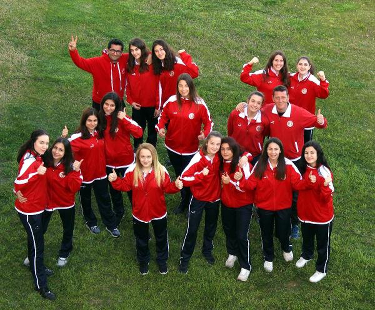 Antalyaspor\'un Bayan Voleybolcuları Tarih Yazmaya Hazırlanıyor