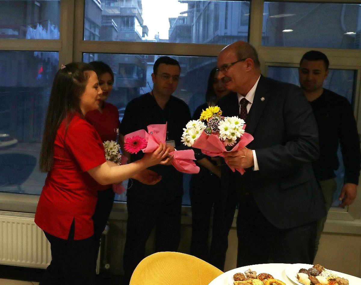 ATO Başkanı Baran, Tıp Bayramı\'nı Çiçeklerle Kutladı