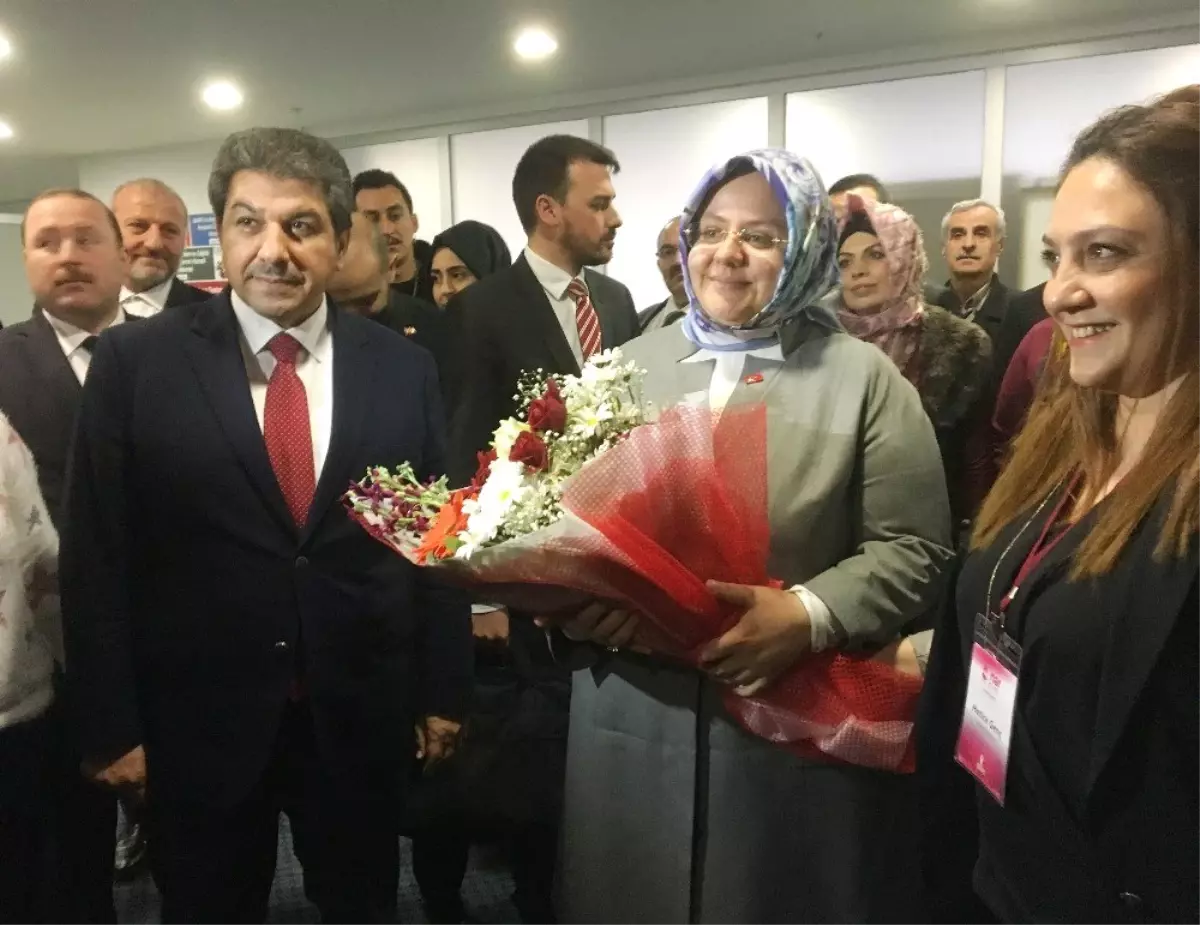 Bakan Zehra Zümrüt Selçuk, Oyuncak Bebek Koleksiyonu Olduğunu Açıkladı