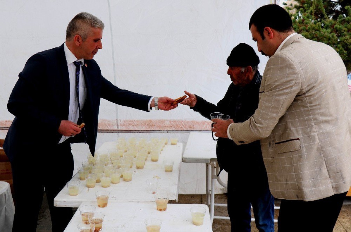 Bayrakla Birleşenler Fotoğraf Sergisi Açıldı