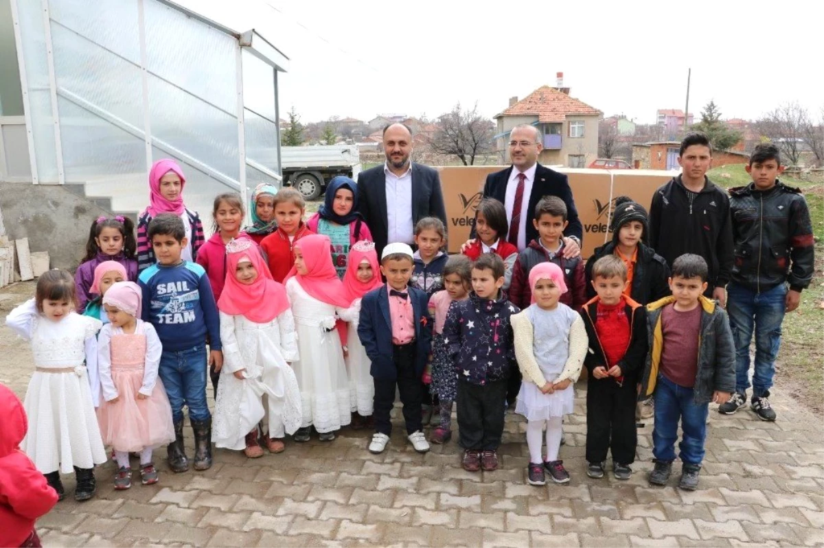 Beyşehir Belediyesinden Sabah Namazında Camiye Giden 13 Çocuğa Bisiklet