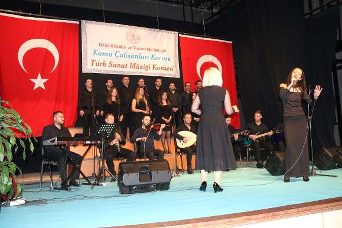 Bitlis\'te Memurlardan Türk Sanat Müziği Konseri