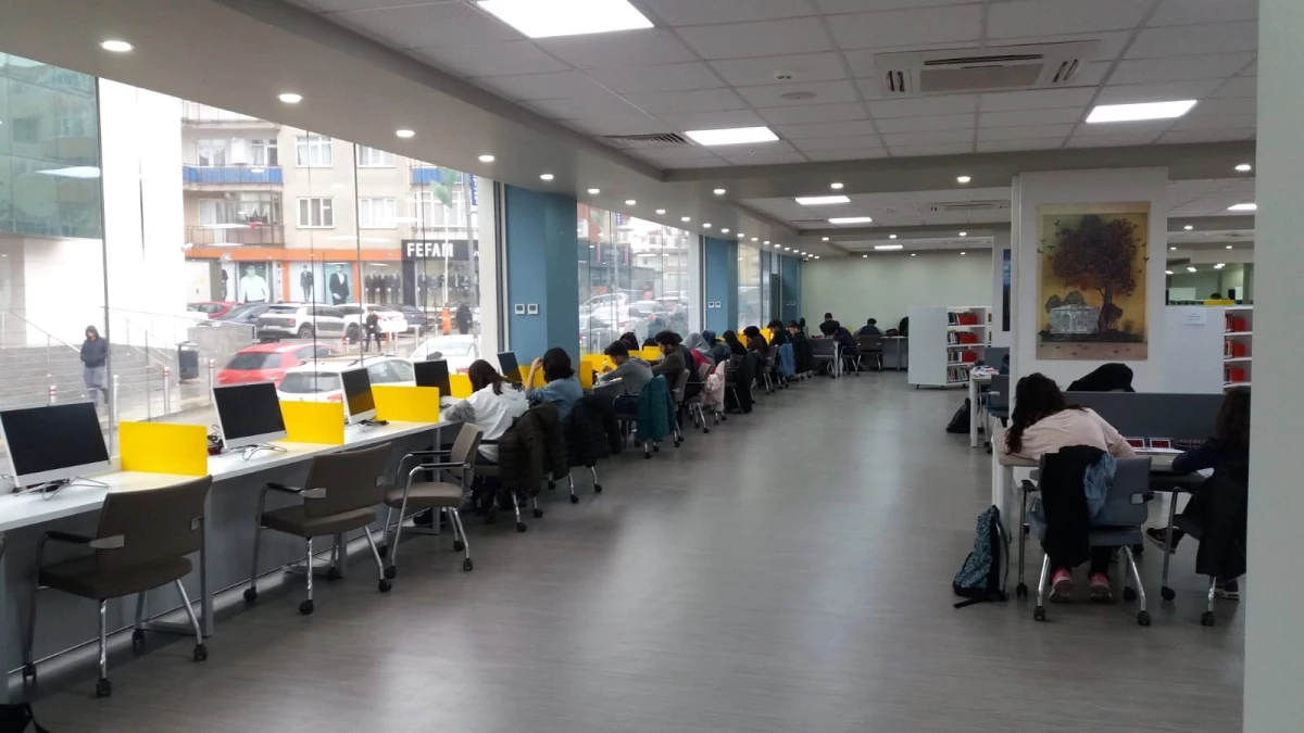 Çoban Mustafa Paşa Kütüphanesi Öğrencilerin Cazibe Merkezi Oldu