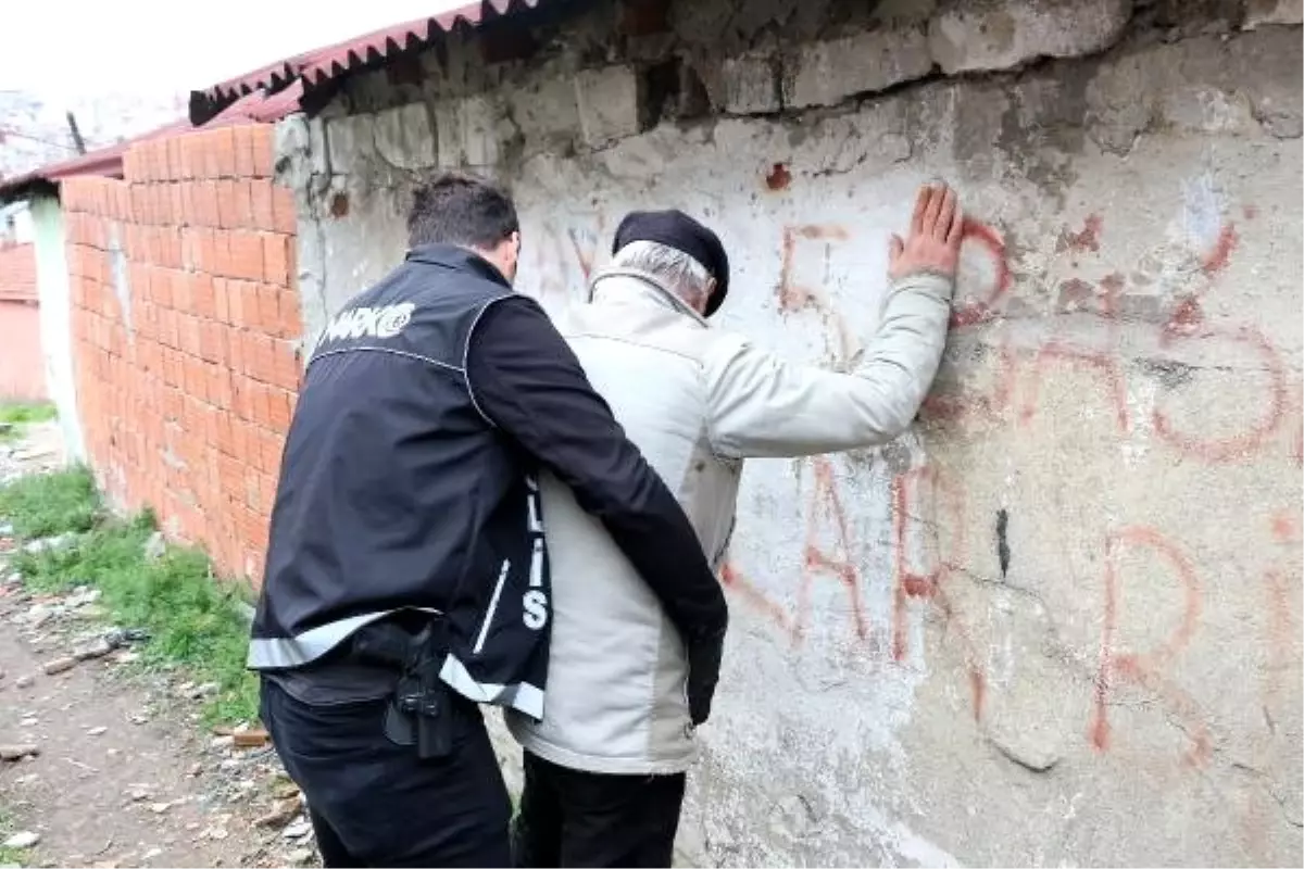 Çorap ve Kuruyemiş Poşetinin İçinde Uyuşturucu Madde Bulundu