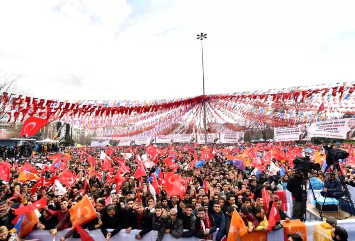 Cumhurbaşkanı, Büyükşehir Projelerinden Övgüyle Bahsetti