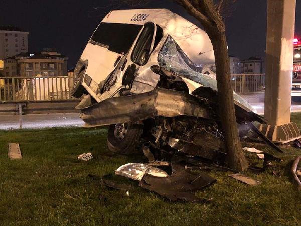 D100 Karayolu\'nda Trafik Kazası: 1 Ağır Yaralı