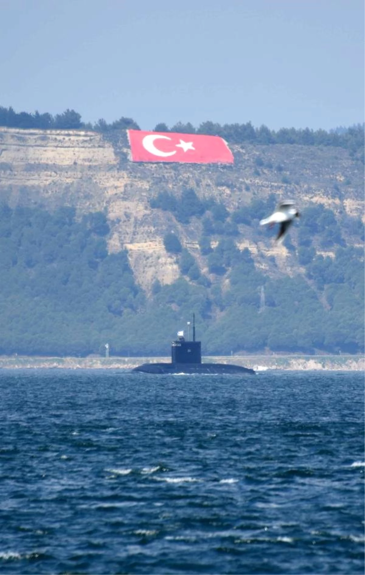 Deaş\'ı Vuran Rus Denizaltısı, Çanakkale Boğazı\'ndan Geçti