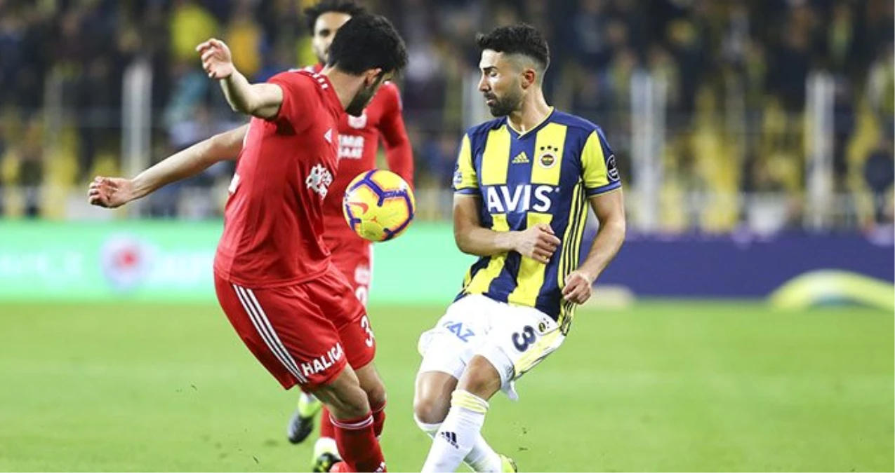 Haftanın Açılış Maçında Fenerbahçe, Sivasspor\'u 2-1 Mağlup Etti