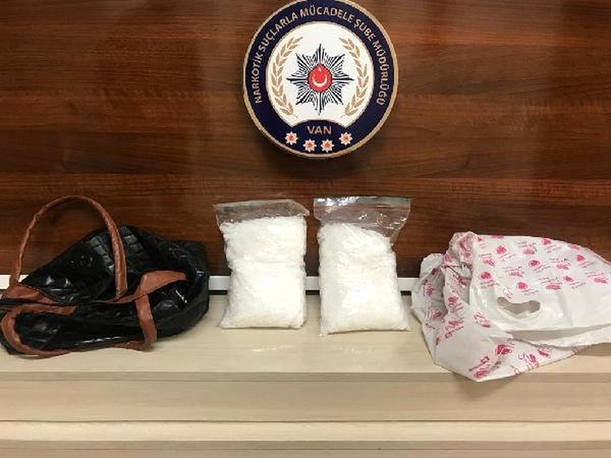 Kadın Çantasından 1 Kilo Metamfetamin Çıktı