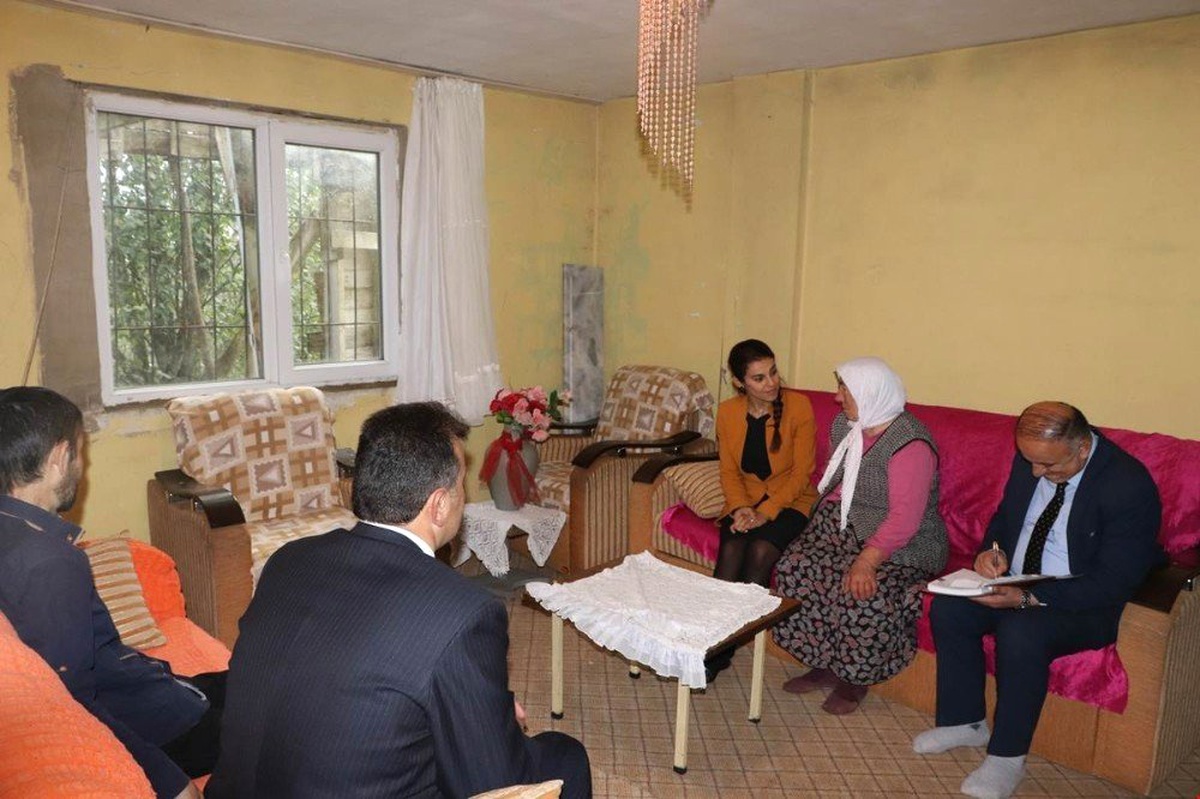 Kadın Kaymakam Vatandaşın Yanında