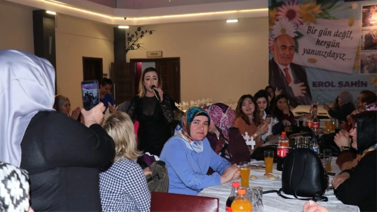 Kadınlar Şahin\'in Projelerini Ayakta Alkışladı