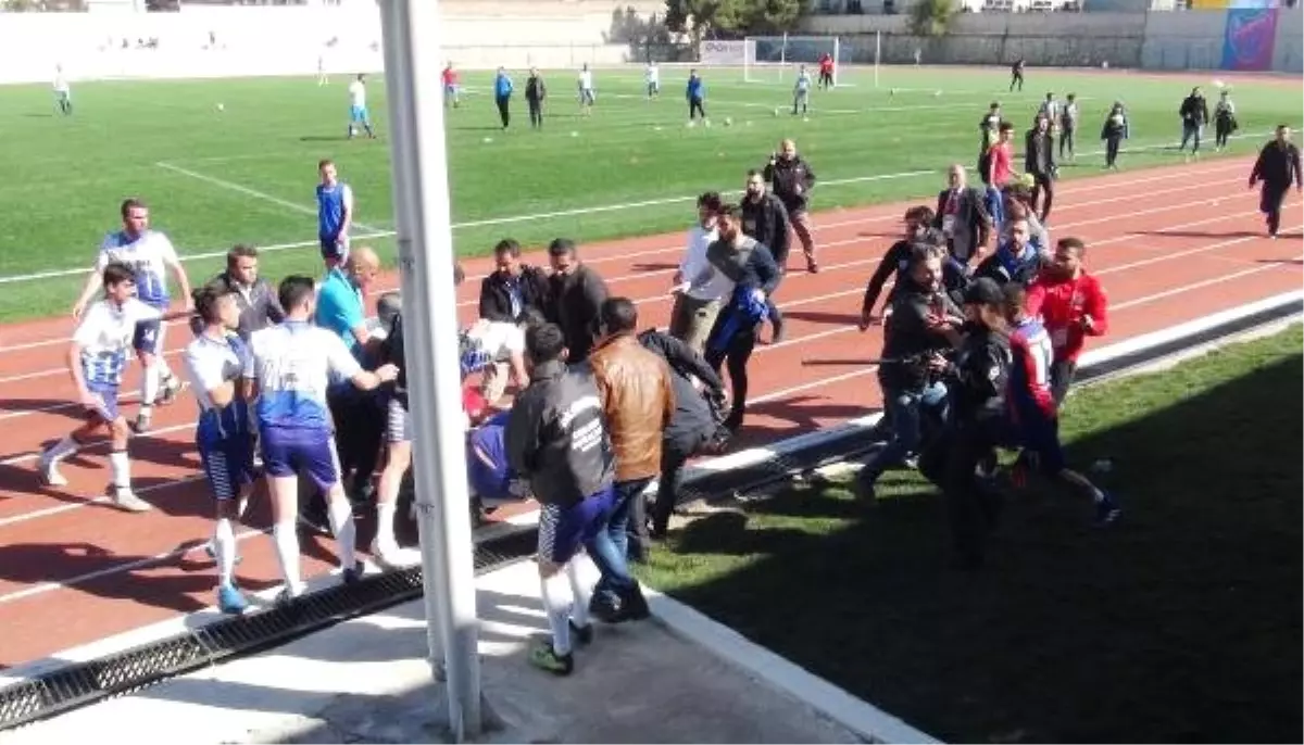 Kavgacı Futbolculara Ceza