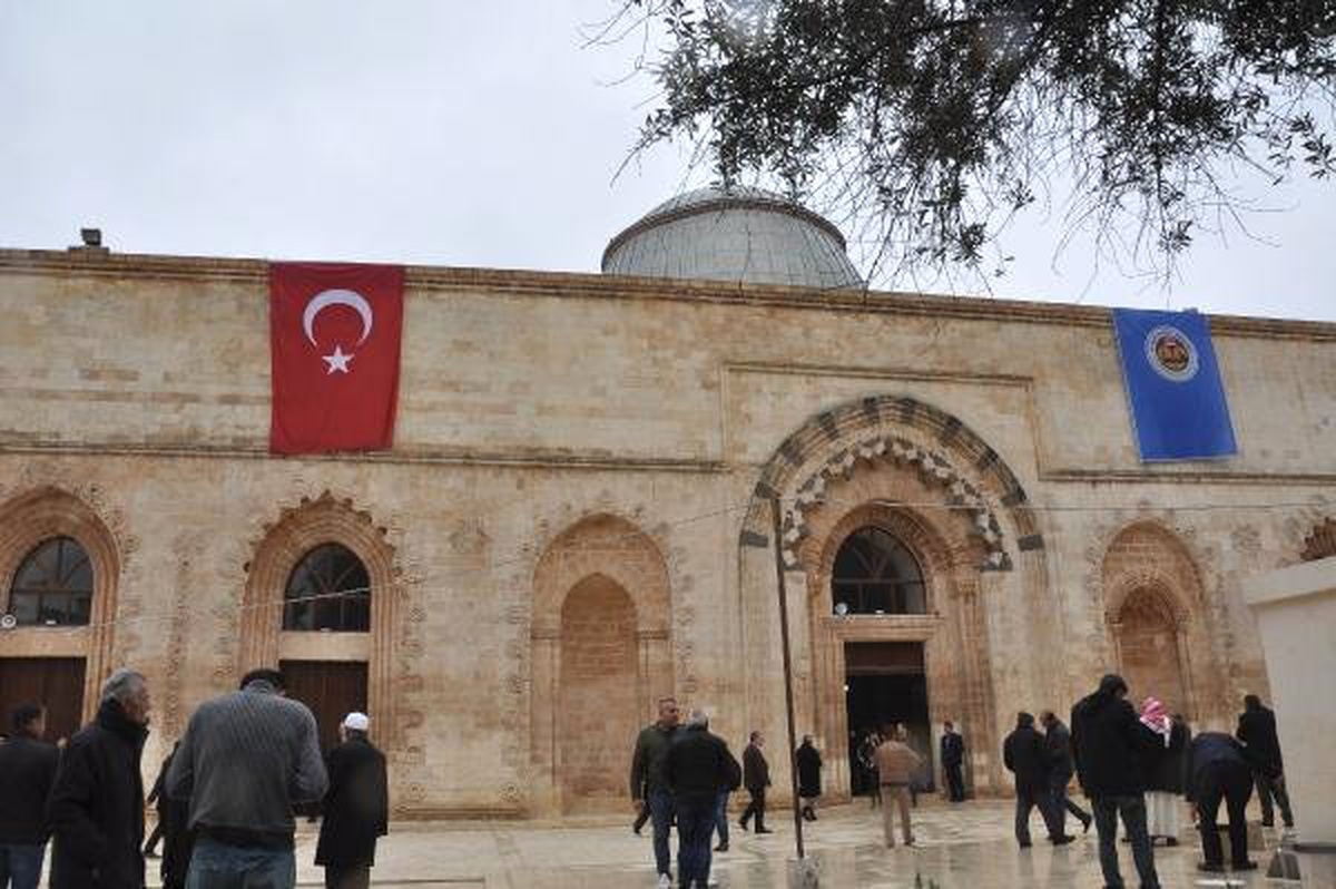 Kızıltepe\'deki Tarihi Ulu Camii İbadete Açıldı