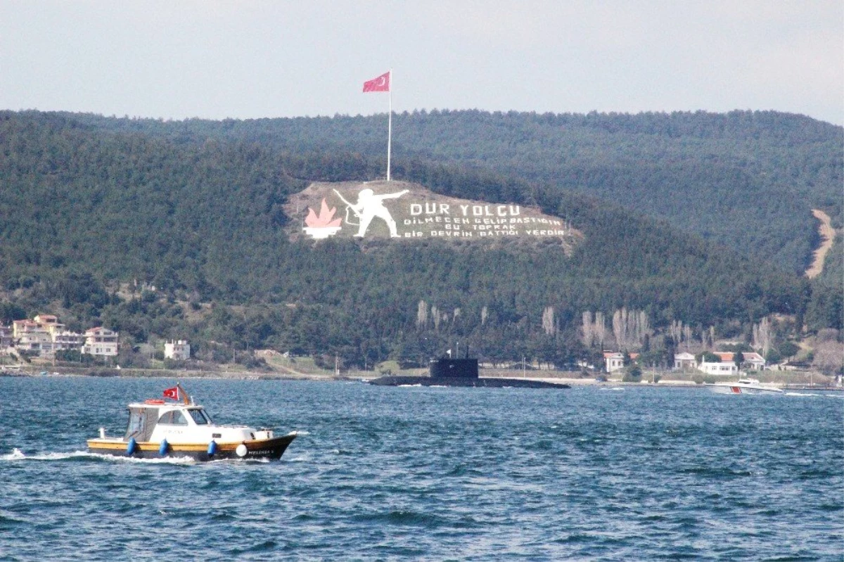Rus Denizaltısı Çanakkale Boğazı\'ndan Geçti