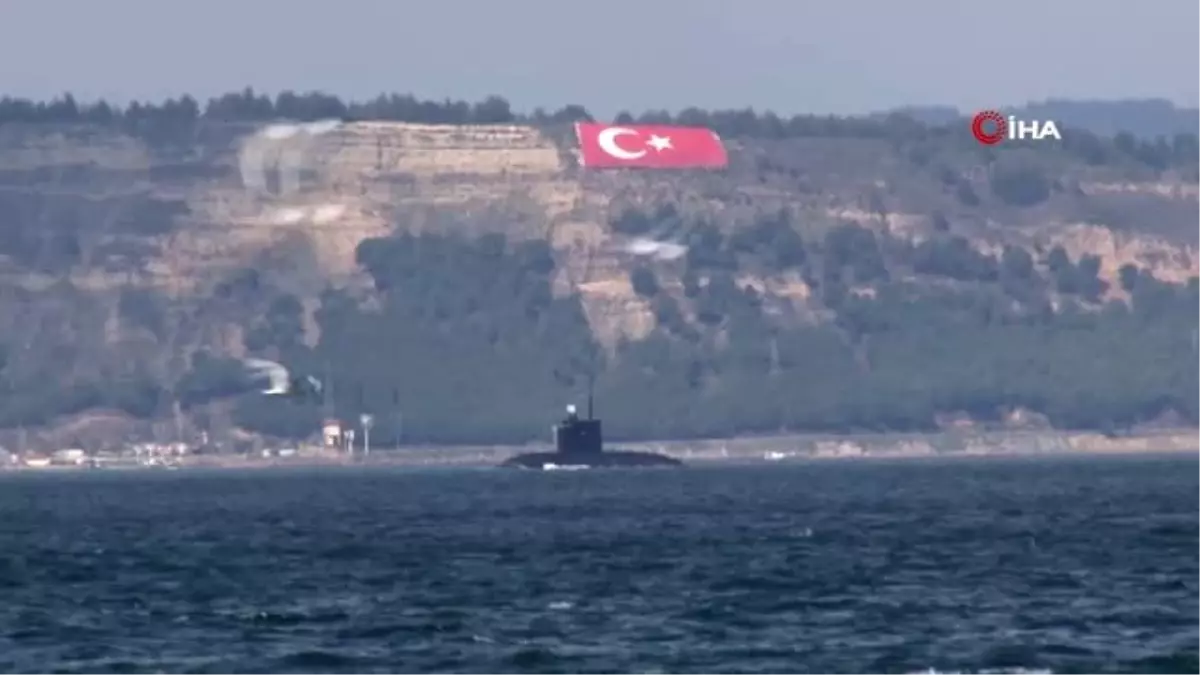 Rus Denizaltısı Çanakkale Boğazı\'ndan Geçti