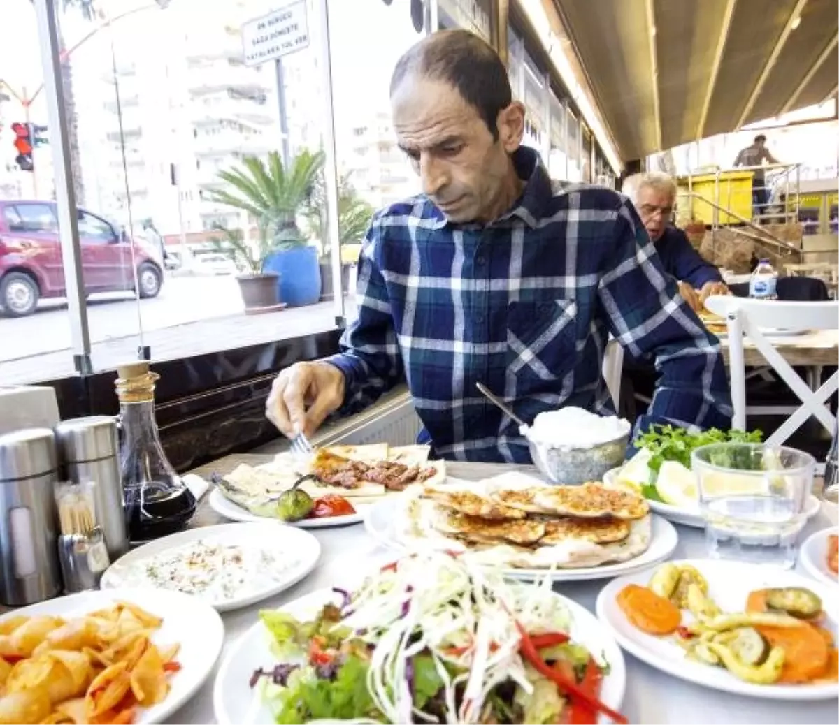 Sağlığına Kavuşunca İlk İşi \'Adana Kebap\' Yemek Oldu