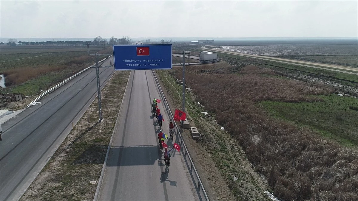 Şehitler İçin Balkanlar\'dan Çanakkale\'ye Bisikletle Yola Çıktılar