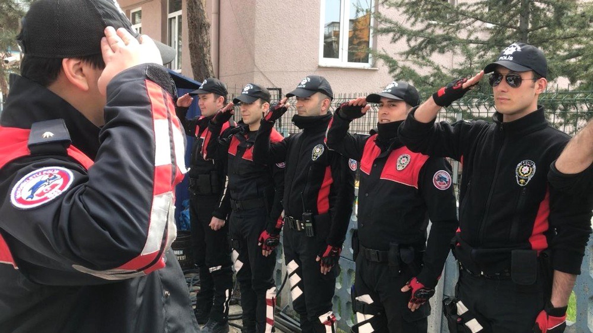 Telsizden Geçen Anons Tüm Polisleri Hem Şaşırttı Hem Duygulandırdı
