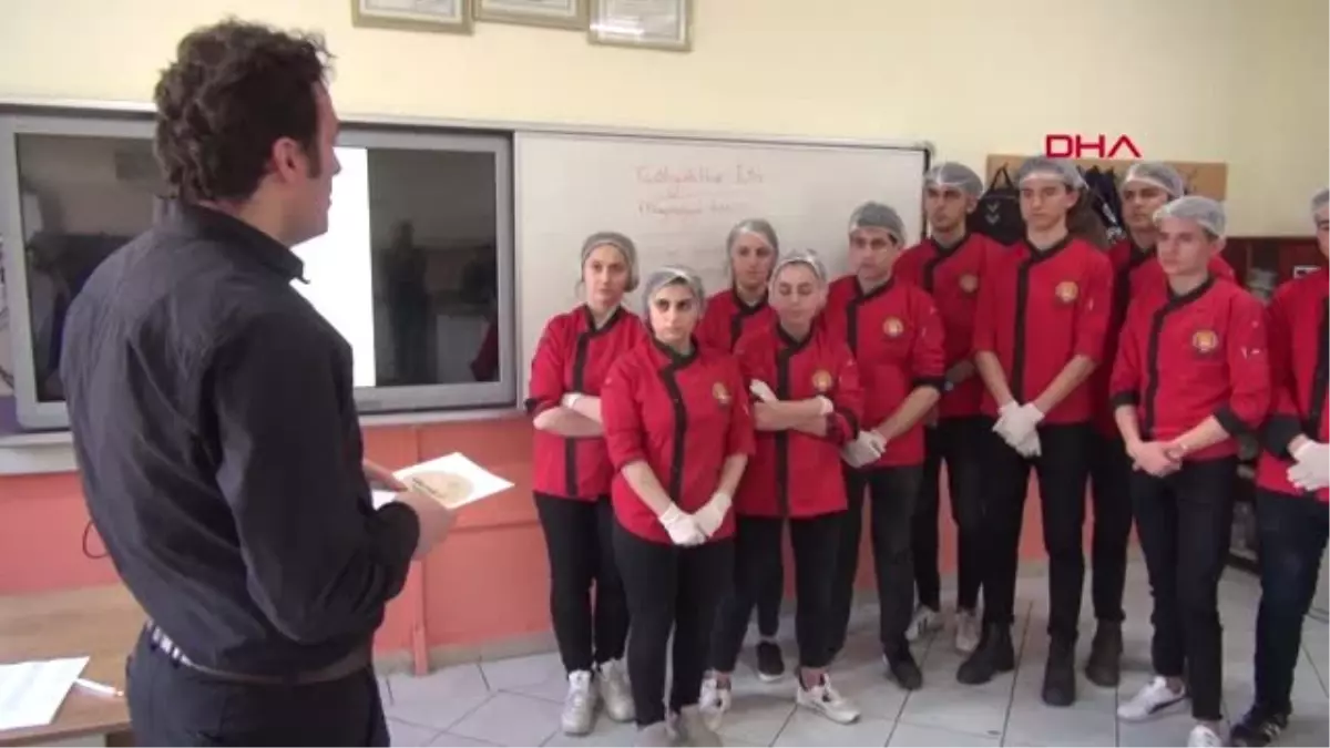 Tokat Öğrenciler, Çölyak Hastası Arkadaşları İçin Pasta ve Tatlı Yapıyor