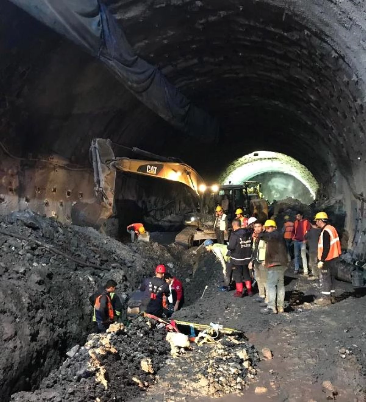 Tünel İnşaatında Göçük Altında Kalan İşçi Öldü