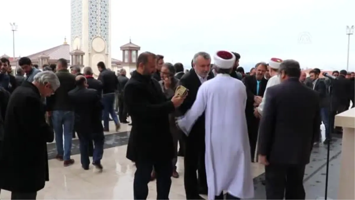 Yeni Zelanda\'daki İki Camiye Terör Saldırısı Protesto Edildi