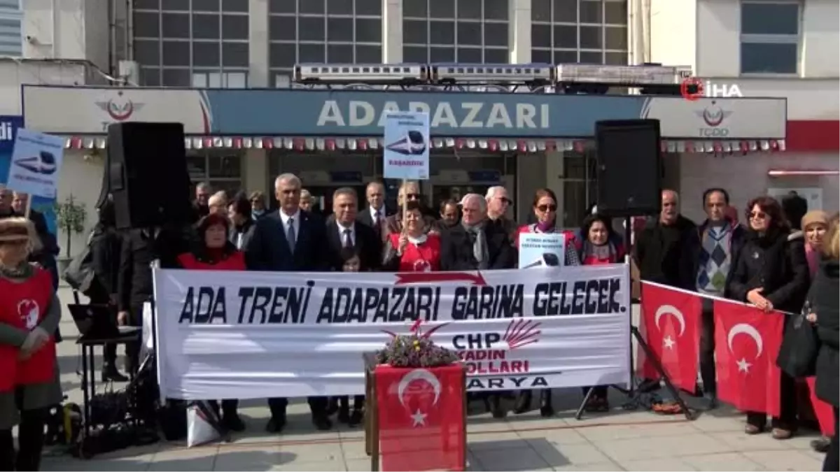 7 Yıl Sonra Yeniden Adapazarı Garı\'na Gelen Ada Treni Bayraklarla Karşılandı