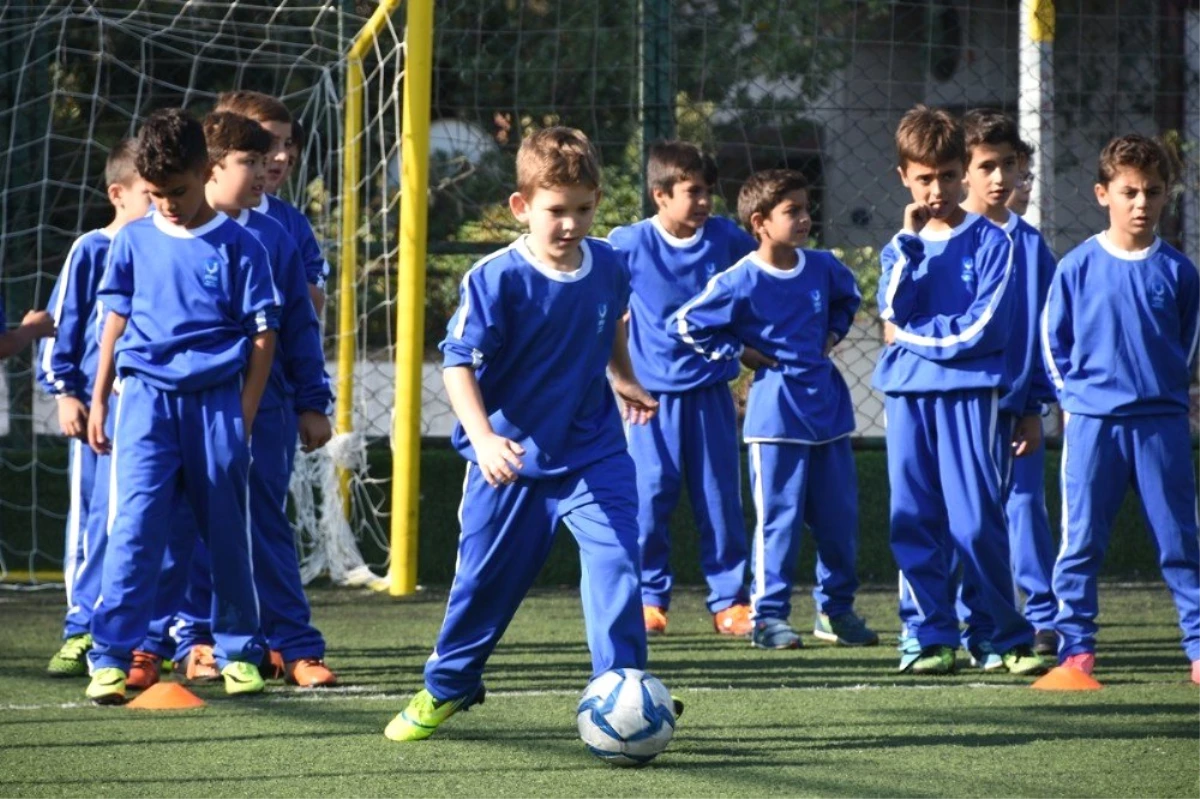 Aliağa\'da 10 Bin Çocuğa Spor Eğitimi